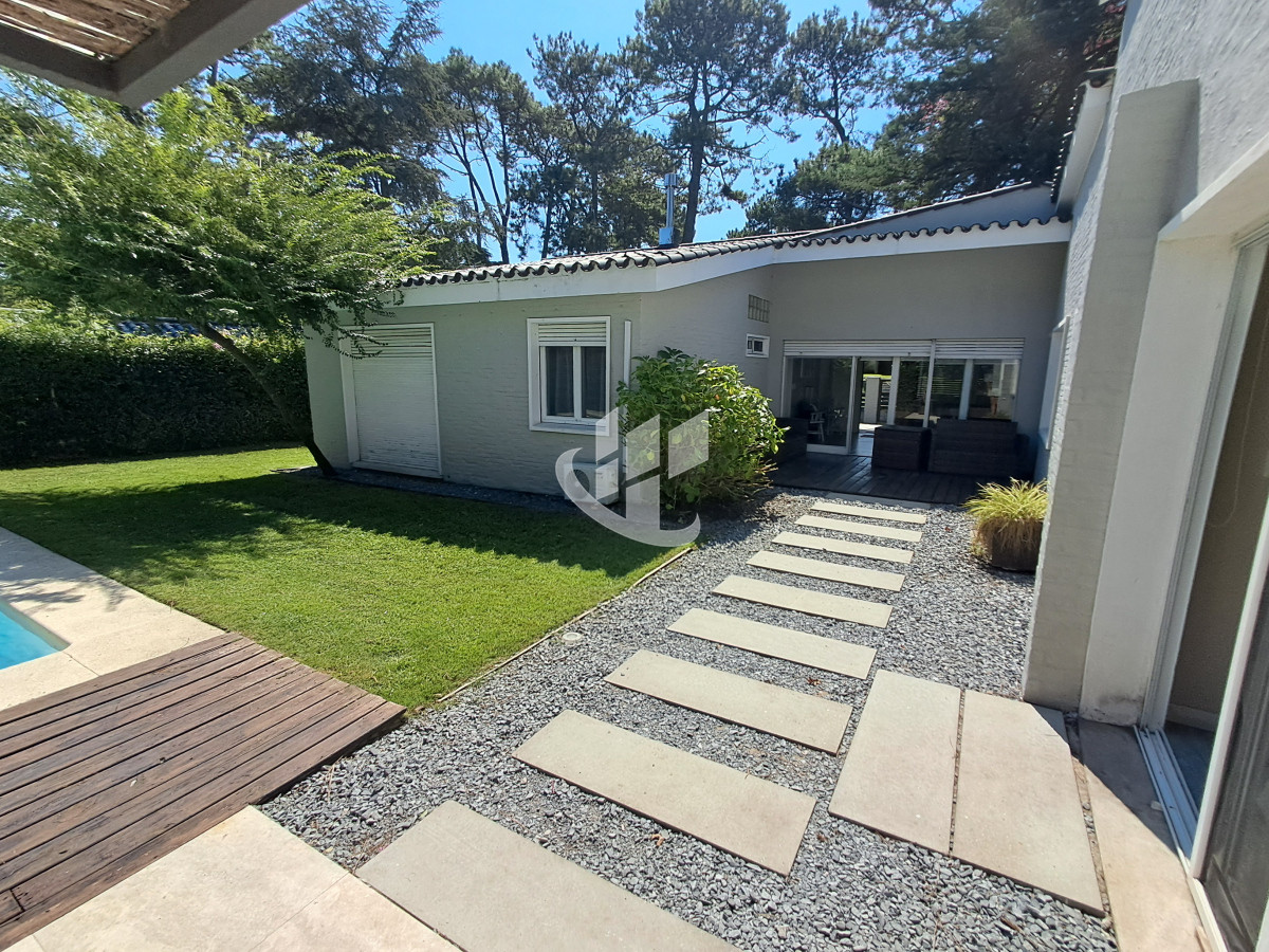Casa ID.1747 - PUNTA DEL ESTE MANSA CASA 5 DORMITORIOS EN ALQUILER TEMPORAL