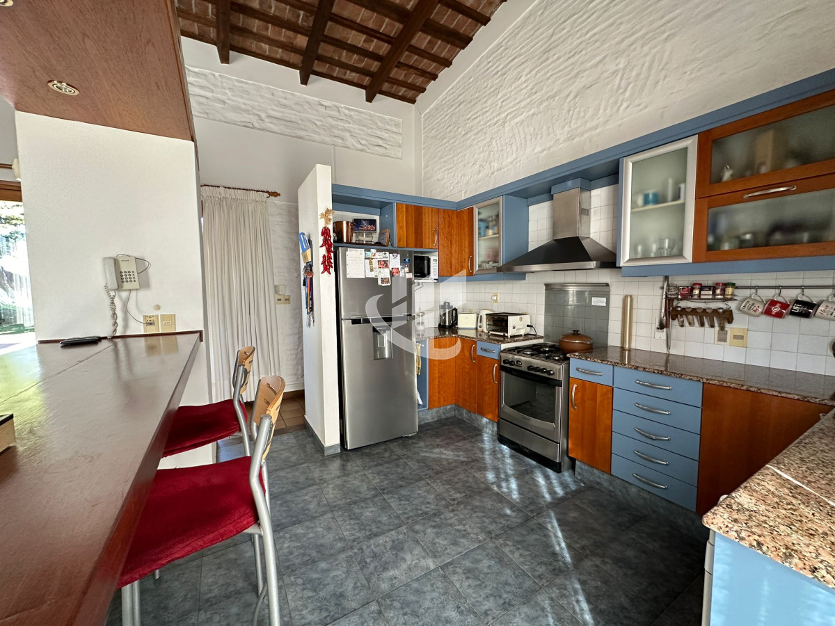 Casa ID.1419 - CASA CENTRICA EN MERCEDES LISTA PARA INGRESAR, CON 1.000 M2 DE TERRENO