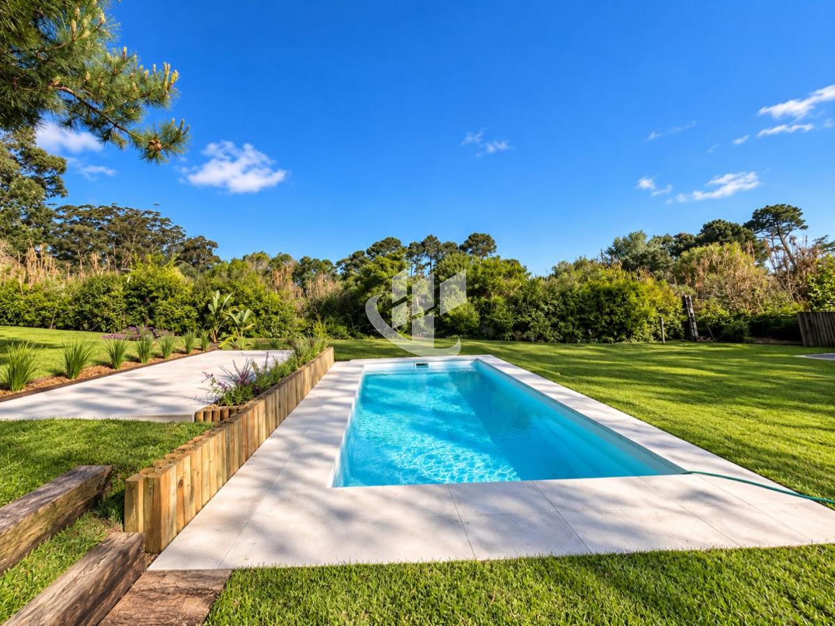 Casa ID.2899 - PUNTA DEL ESTE LUGANO HERMOSA CASA DE 4 DORMITORIOS PARRILLERO PISCINA CLIMATIZADA EN ALQUILER TEMPORAL