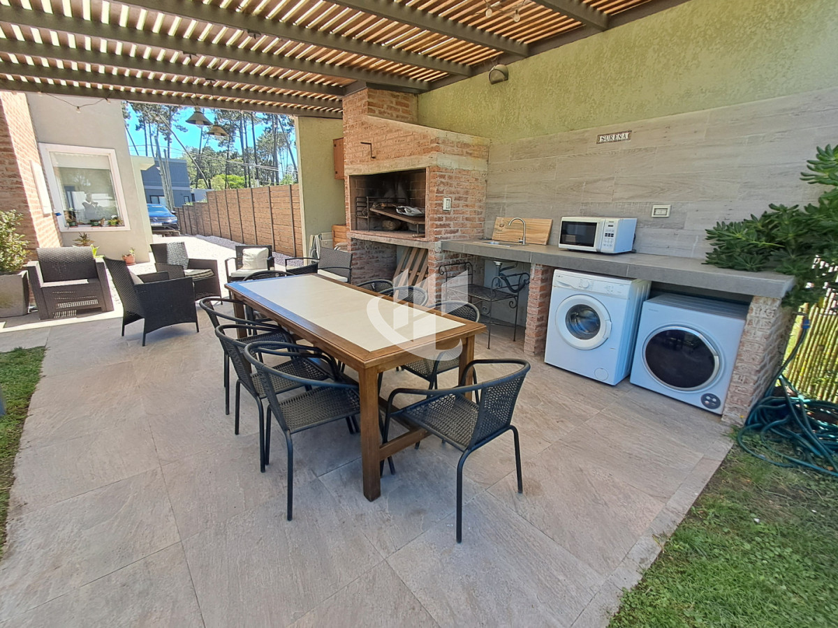 Casa ID.2391 - PUNTA DEL ESTE PARQUE BURNETT 2 DORMITORIOS 2 BAÑOS