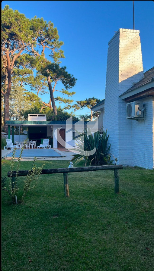 Casa ID.1680 - Alquiler de verano, 4 dormitorios, 3 baños, piscina climatizada, Mansa, Punta del Este