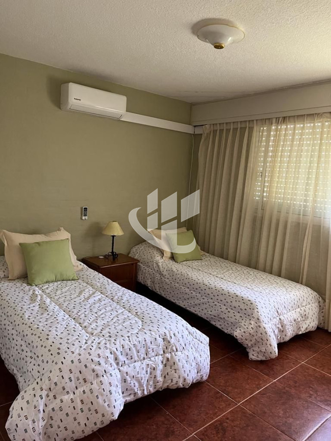 Casa ID.1680 - Alquiler de verano, 4 dormitorios, 3 baños, piscina climatizada, Mansa, Punta del Este