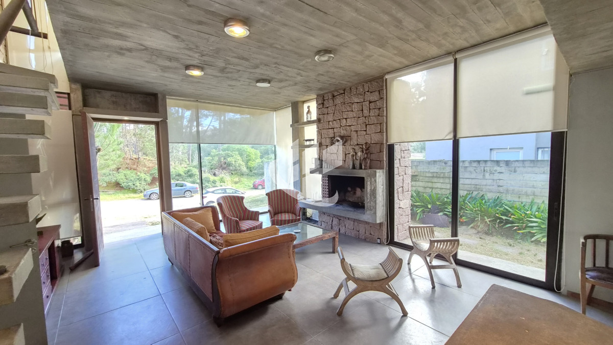 Casa ID.2617 - Casa en Alquiler Anual, 4 dormitorios en suite, Montoya, La Barra