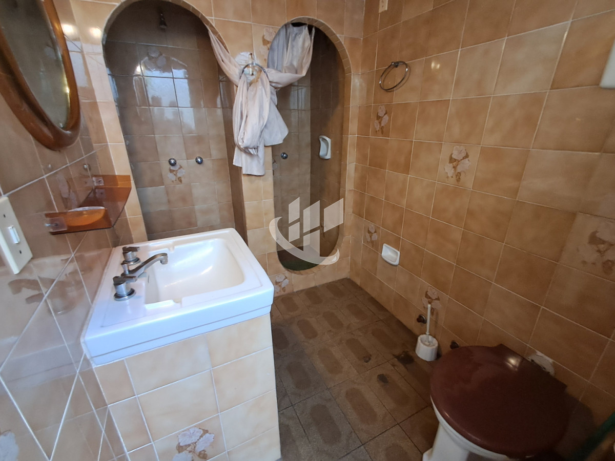 Casa ID.2532 - PUNTA DEL ESTE LAS DELICIAS GRAN CASA DE 5 DORMITORIOS PISCINA CANCHA DE PADLE EN VENTA