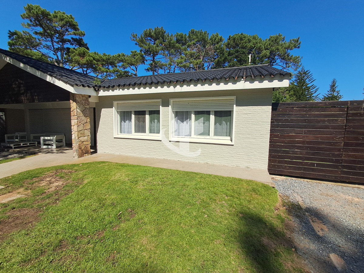 Casa ID.1747 - PUNTA DEL ESTE MANSA CASA 5 DORMITORIOS EN ALQUILER TEMPORAL