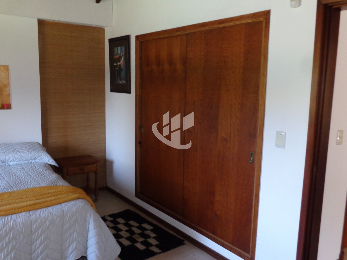 Casa ID.2109 - PUNTA DEL ESTE MARLY CASA DE 4 DORMITORIOS PISCINA EN ALQUILER TEMPORAL