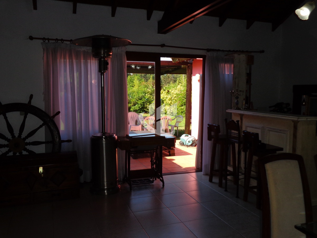 Casa ID.2109 - PUNTA DEL ESTE MARLY CASA DE 4 DORMITORIOS PISCINA EN ALQUILER TEMPORAL