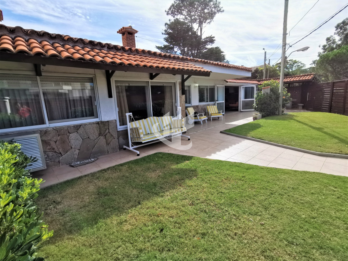Casa ID.1908 - Casa en alquiler anual de 3 dormitorios en Mansa Punta del Este 
