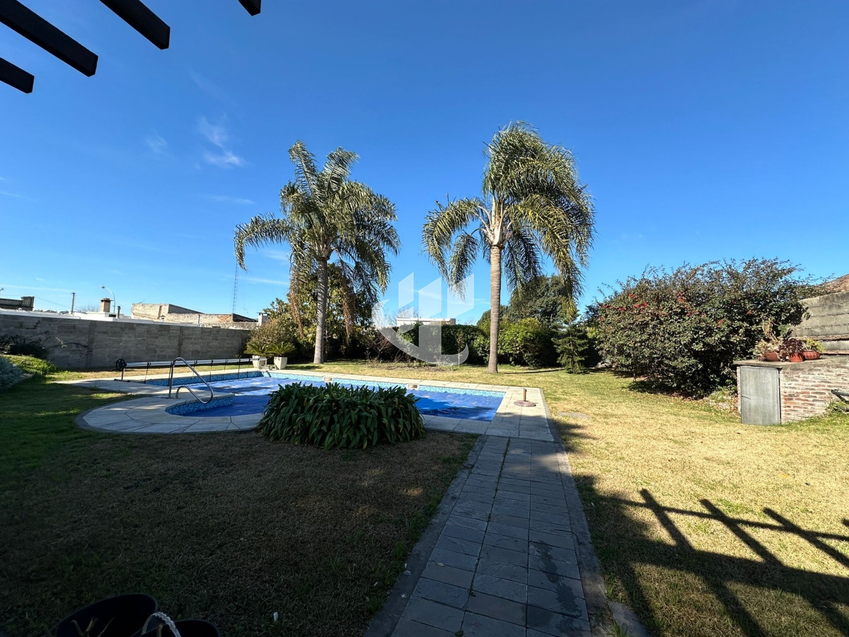 Casa ID.1419 - CASA CENTRICA EN MERCEDES LISTA PARA INGRESAR, CON 1.000 M2 DE TERRENO
