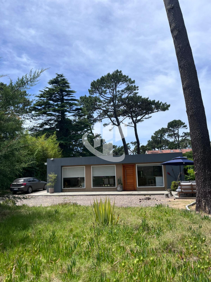 Casa ID.2350 - Alquiler temporada Casa 2 dormitorios, zona Playa Brava, Punta del este.