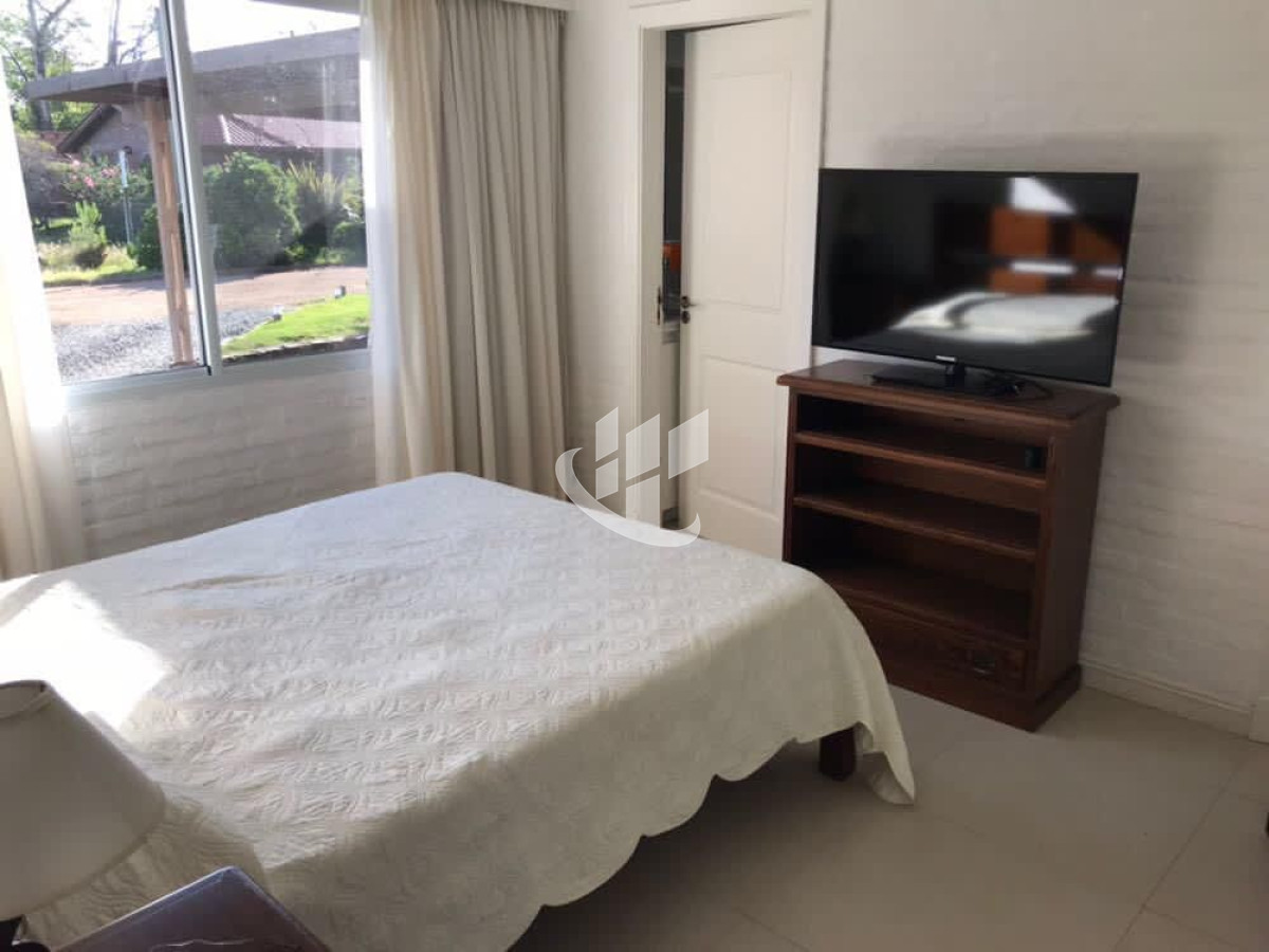 Casa ID.1434 - PUNTA BALLENA TIO TOM CASA DE 5 DORMITORIOS CON PISCINA CLIMATIZADA