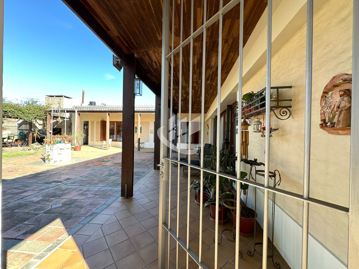 Casa ID.1419 - CASA CENTRICA EN MERCEDES LISTA PARA INGRESAR, CON 1.000 M2 DE TERRENO