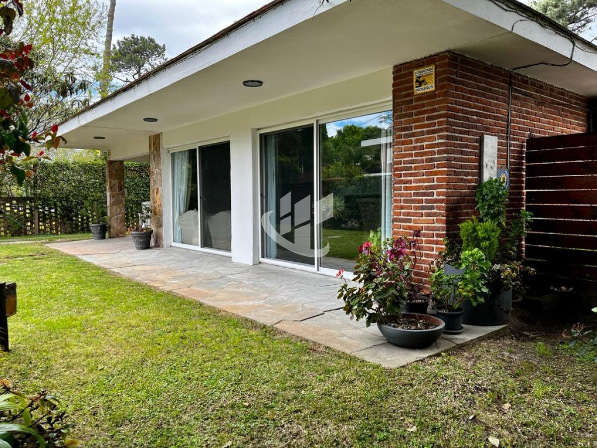 Casa ID.2070 - Alquiler de Temporada, 3 dormitorios, piscina climatizada, Mansa, Punta del Este