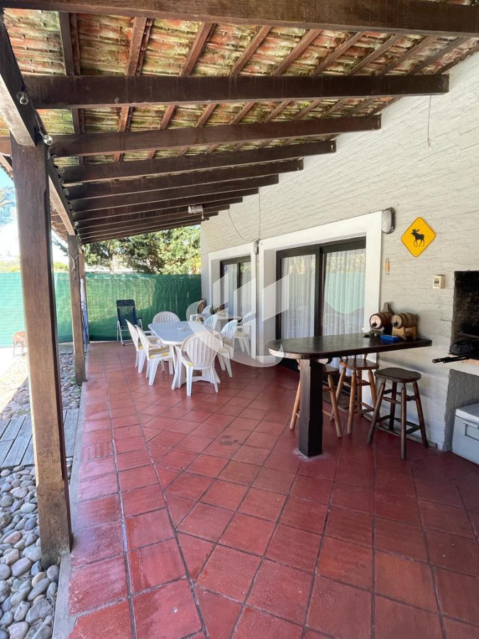 Casa ID.2501 - PUNTA DEL ESTE BARRIO MARLY 4 DORMITORIOS PISCINA ALQUILER ANUAL Y TEMPORADA