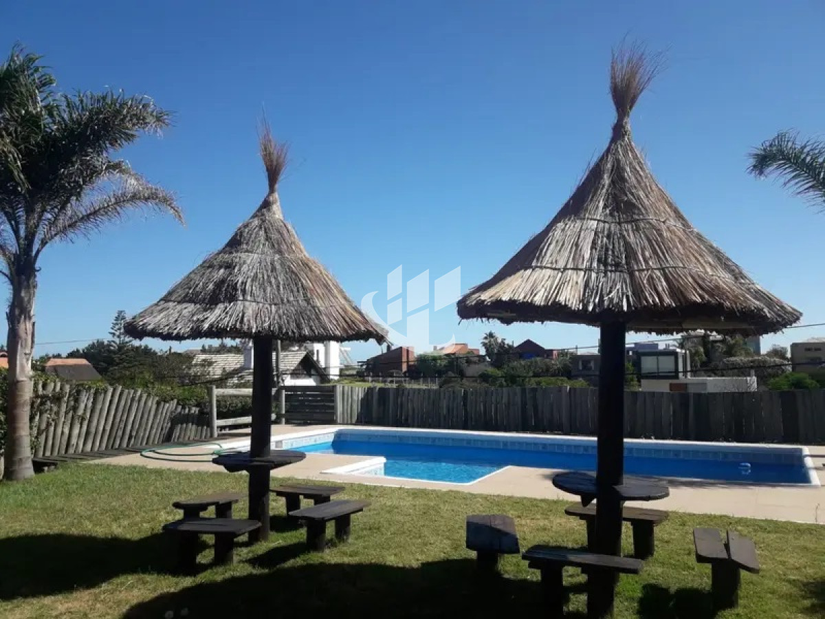 Casa ID.1436 - PUNTA BALLENA TIO TOM COMODA CASA 5 DORMITORIOS, PISCINA 