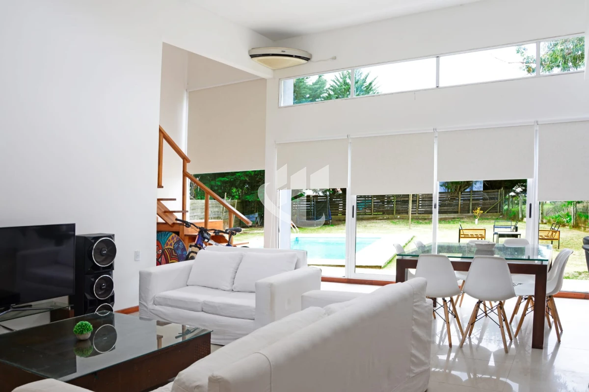 Casa ID.2444 - PUNTA DEL ESTE MARLY CASA DE 3 DORMITORIOS Y 3 BAÑOS PISCINA CLIMATIZADA