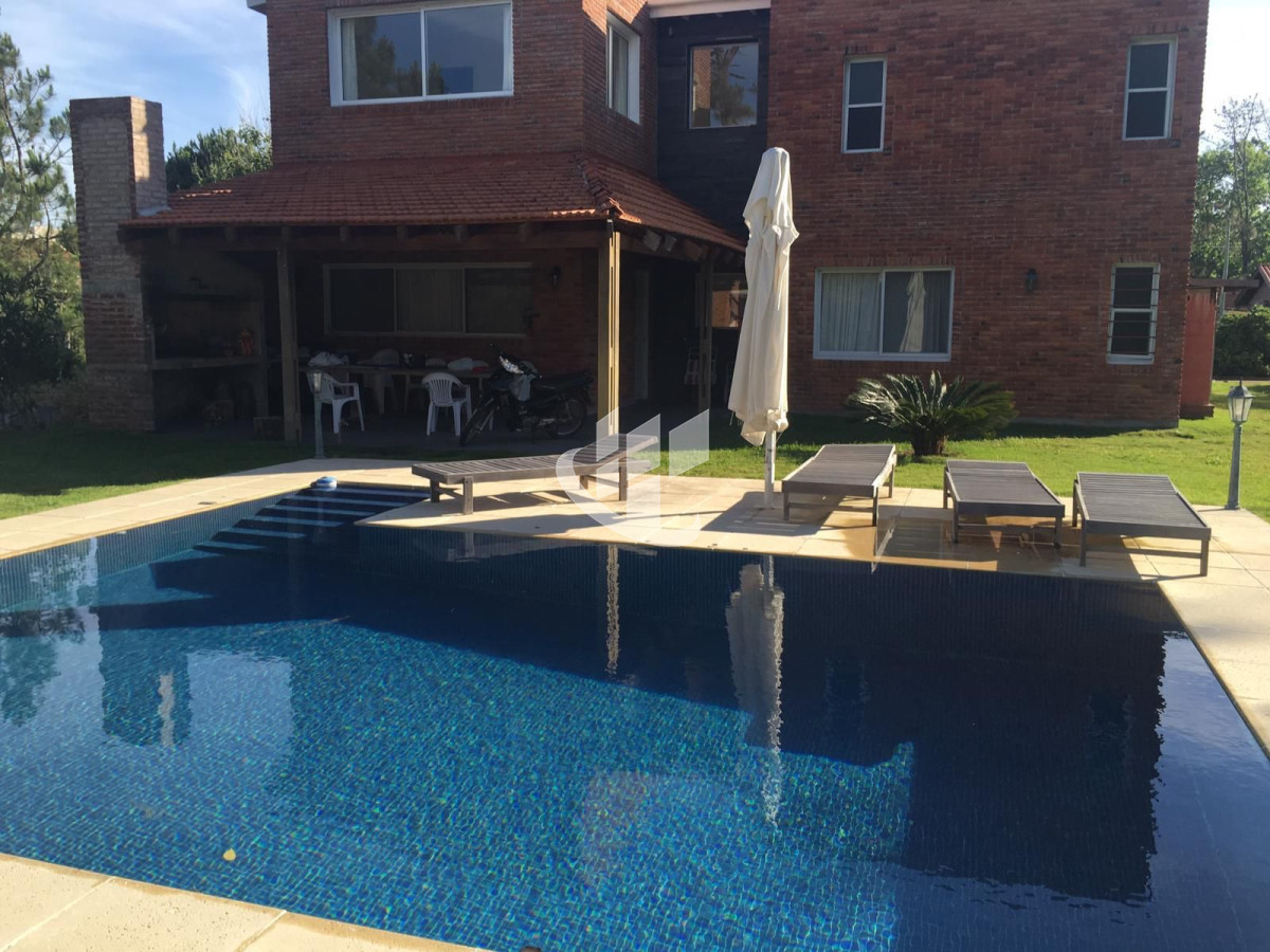 Casa ID.1434 - PUNTA BALLENA TIO TOM CASA DE 5 DORMITORIOS CON PISCINA CLIMATIZADA