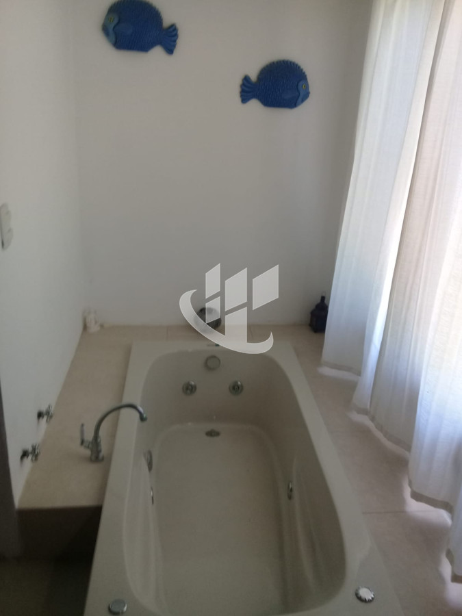 Casa ID.2109 - PUNTA DEL ESTE MARLY CASA DE 4 DORMITORIOS PISCINA EN ALQUILER TEMPORAL