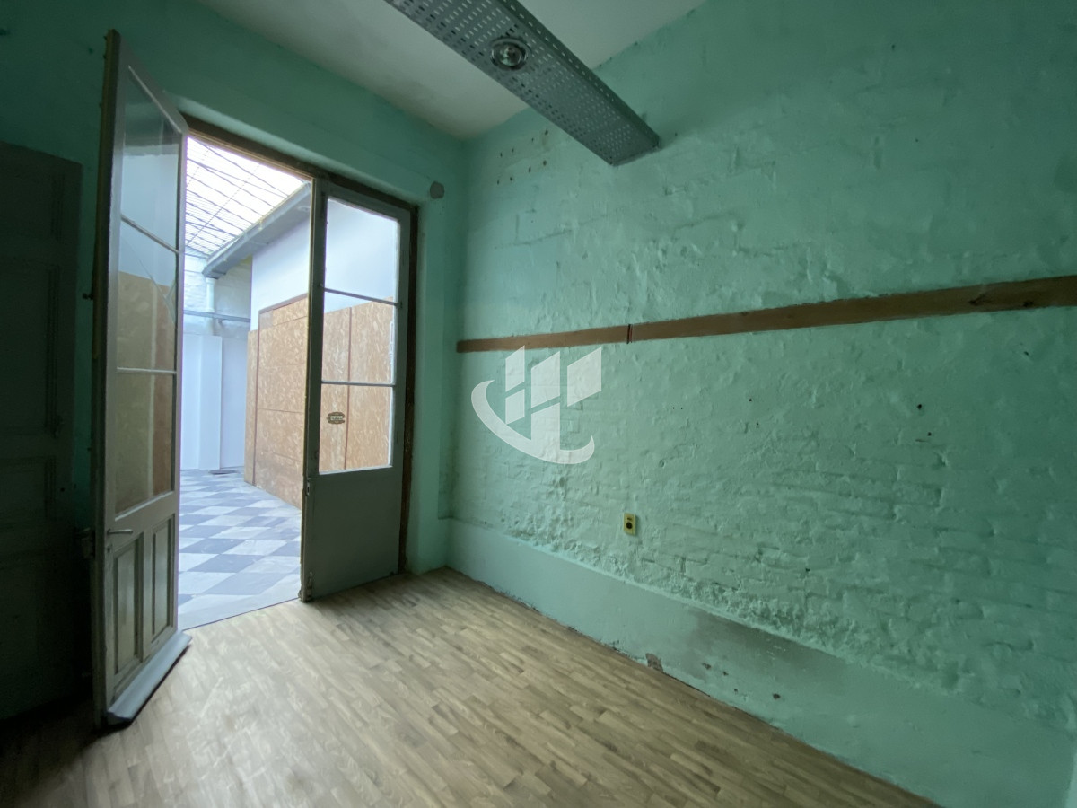 Casa ID.1022 - Venta casa con local al frente ideal para empresa 