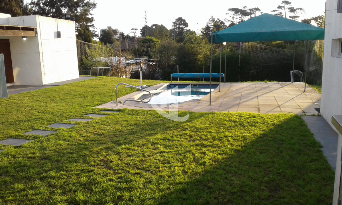 Casa ID.663 - Venta, Casa, 3 dormitorios, zona colegios, Jardines De Cordoba, Punta del Este