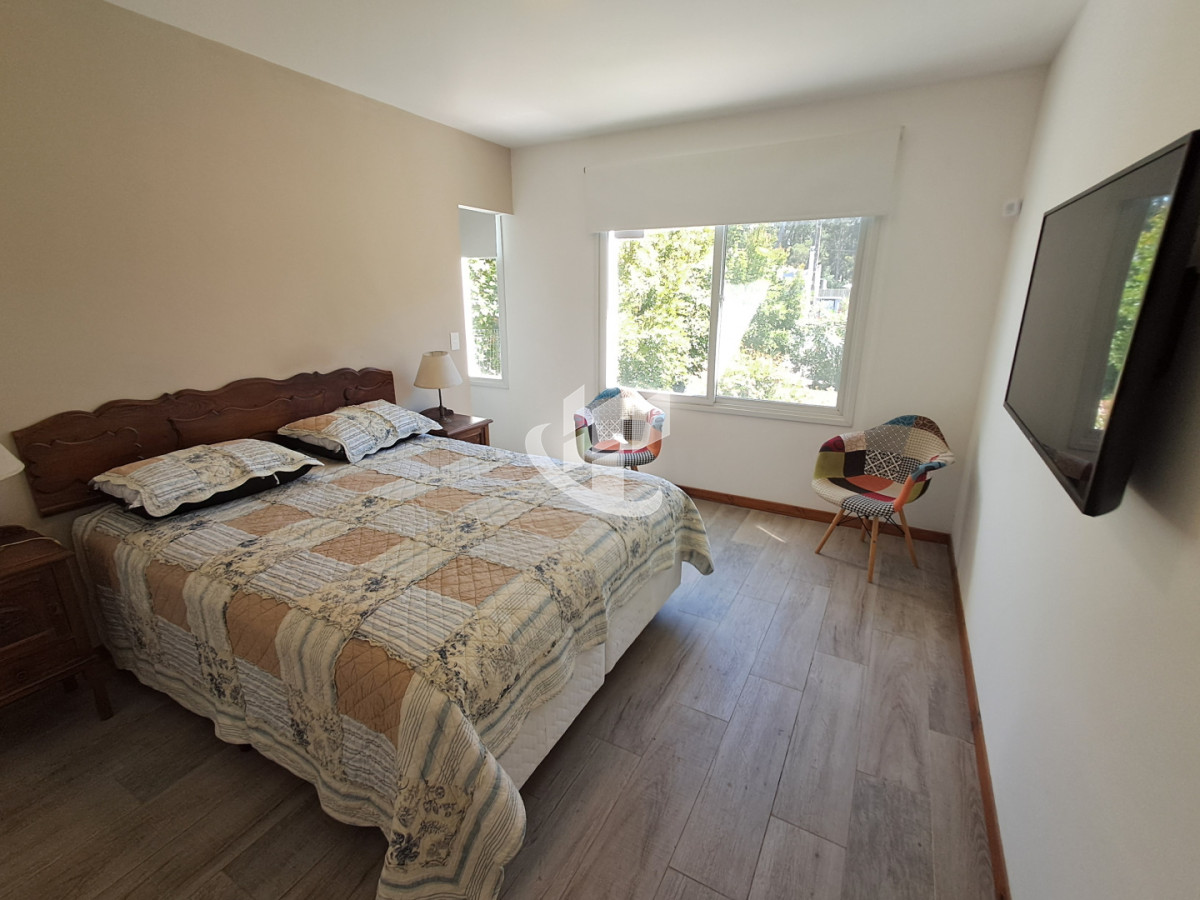 Casa ID.2391 - PUNTA DEL ESTE PARQUE BURNETT 2 DORMITORIOS 2 BAÑOS