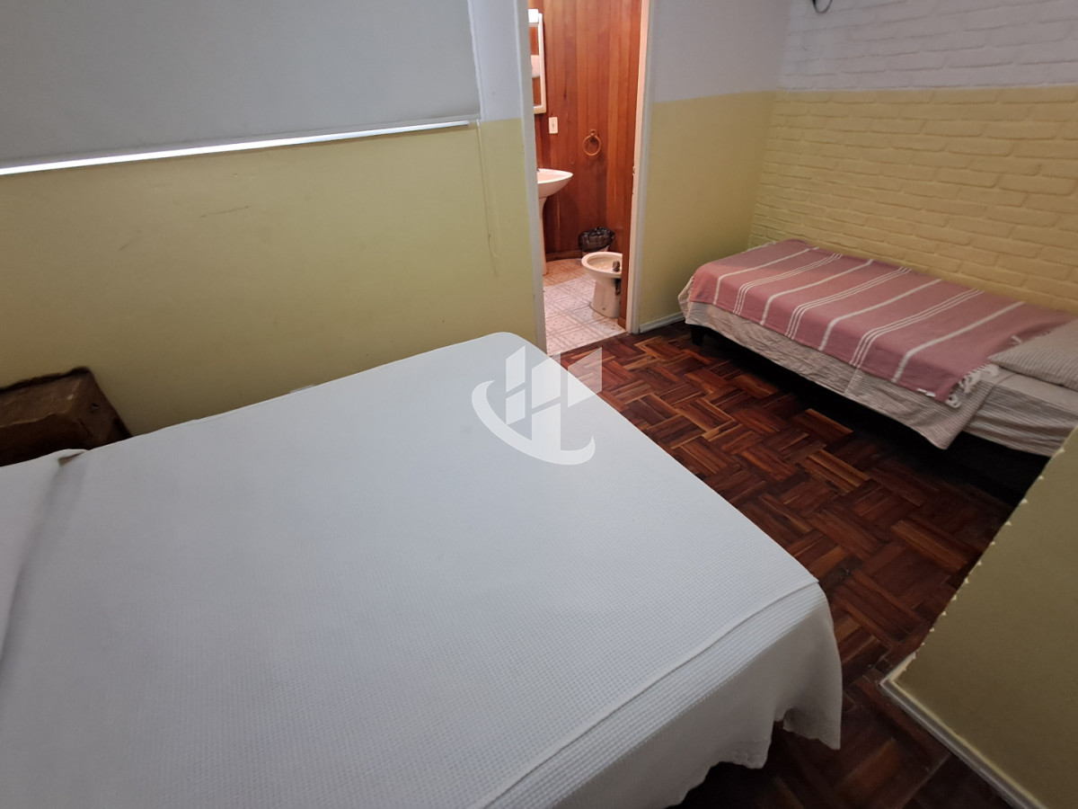 Casa ID.2532 - PUNTA DEL ESTE LAS DELICIAS GRAN CASA DE 5 DORMITORIOS PISCINA CANCHA DE PADLE EN VENTA