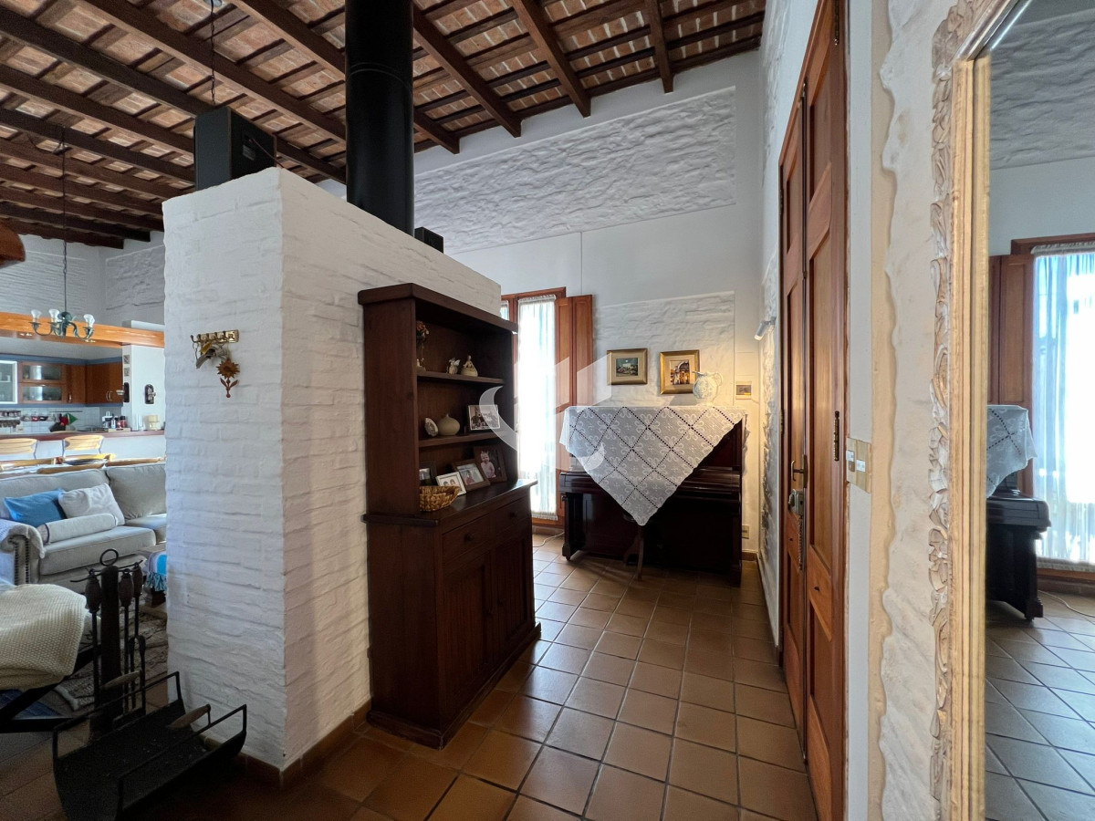 Casa ID.1419 - CASA CENTRICA EN MERCEDES LISTA PARA INGRESAR, CON 1.000 M2 DE TERRENO