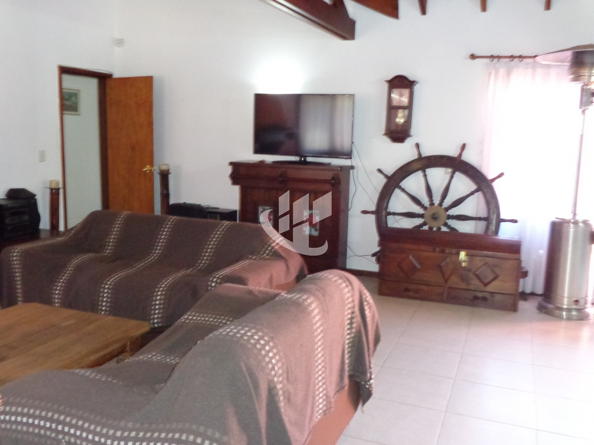 Casa ID.2109 - PUNTA DEL ESTE MARLY CASA DE 4 DORMITORIOS PISCINA EN ALQUILER TEMPORAL