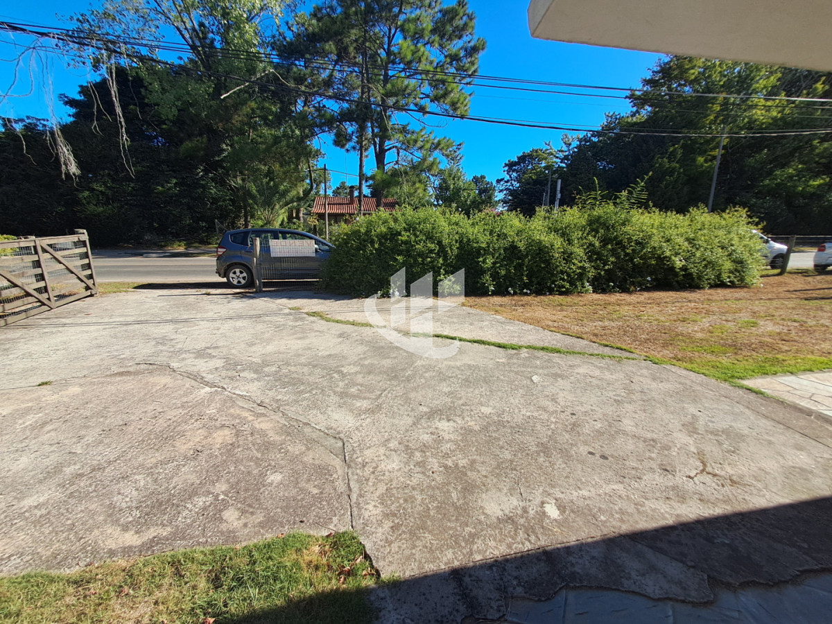 Casa ID.2470 - PUNTA DEL ESTE PINARES CASA DE 3 DORMITORIOS Y PARRILLERO EN VENTA