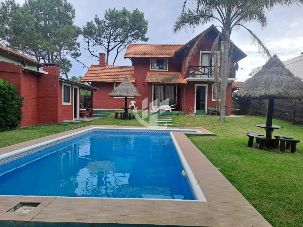 Casa ID.2955 - PUNTA BALLENA TIO TOM CASA DE 4 SUITES PISCINA A METROS DEL MAR EN ALQUILER