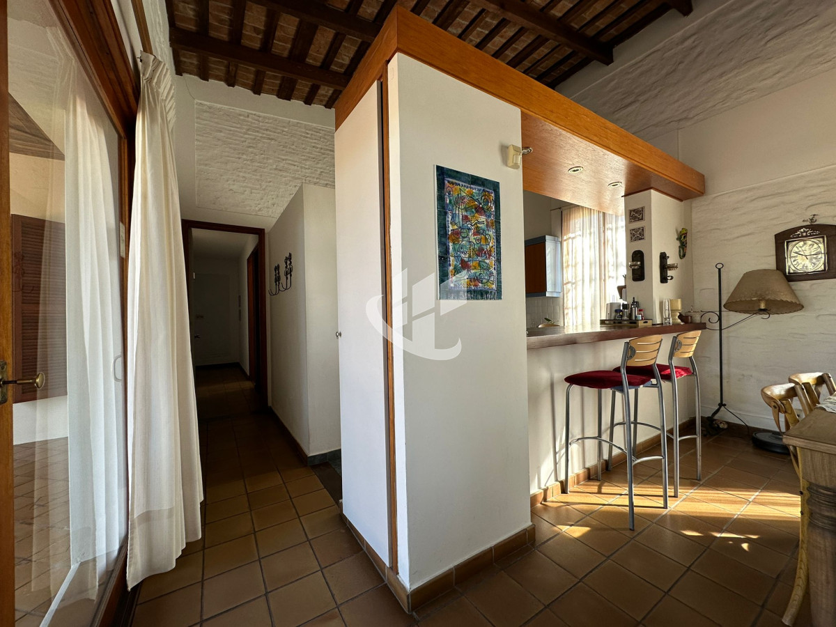 Casa ID.1419 - CASA CENTRICA EN MERCEDES LISTA PARA INGRESAR, CON 1.000 M2 DE TERRENO