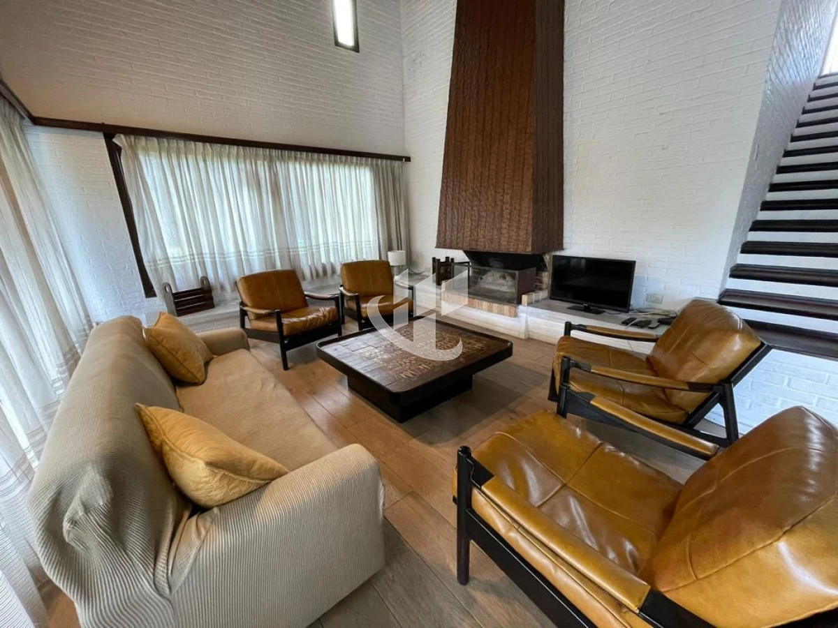 Casa ID.1918 - PUNTA DEL ESTE MANSA CASA 4 DORMITORIOS AMPLIO TERRENO EN VENTA