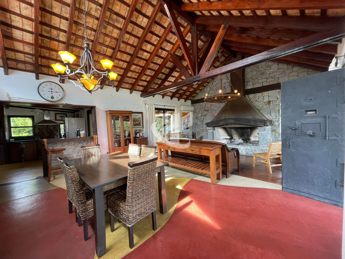 Casa ID.2185 - HERMOSA CASA DE 3 DORMITORIOS EN COUNTRY SAN ISIDRO