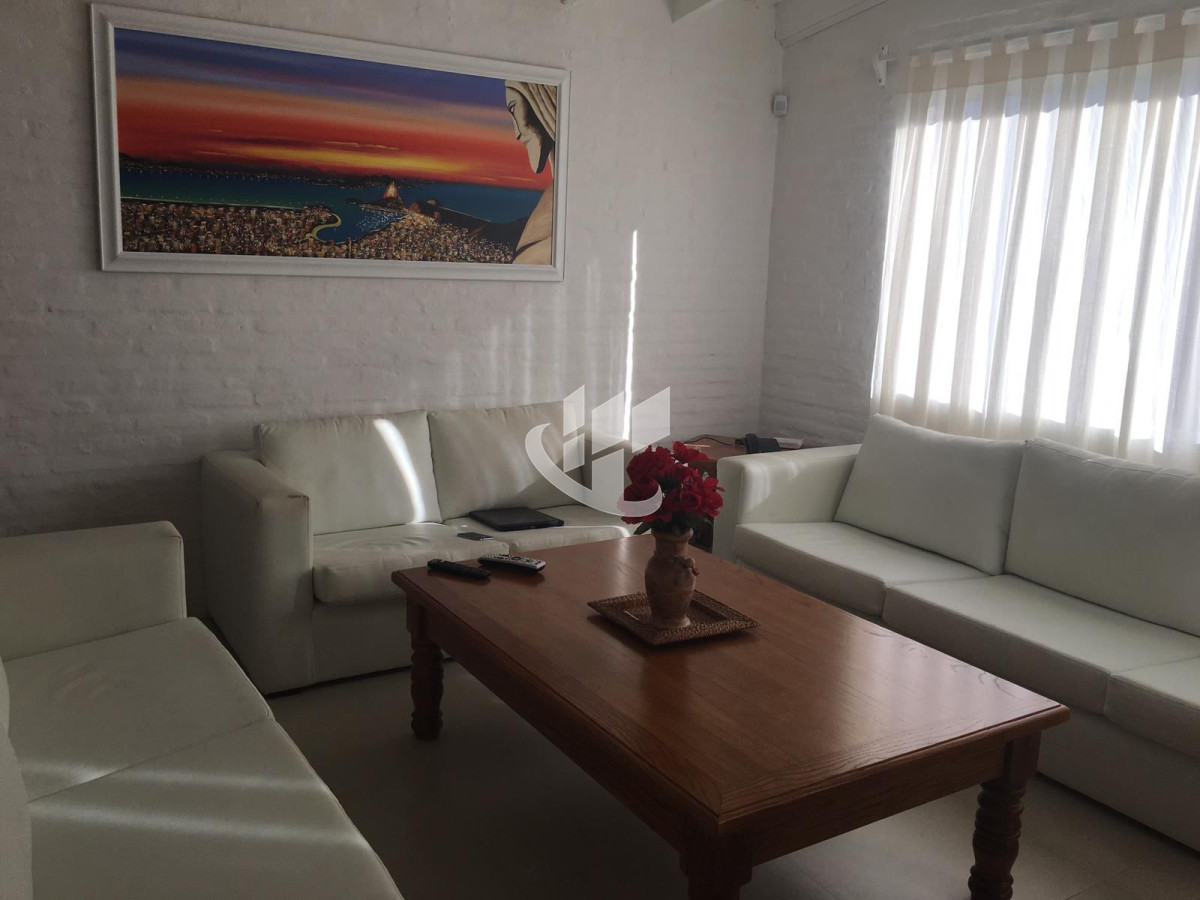 Casa ID.1434 - PUNTA BALLENA TIO TOM CASA DE 5 DORMITORIOS CON PISCINA CLIMATIZADA