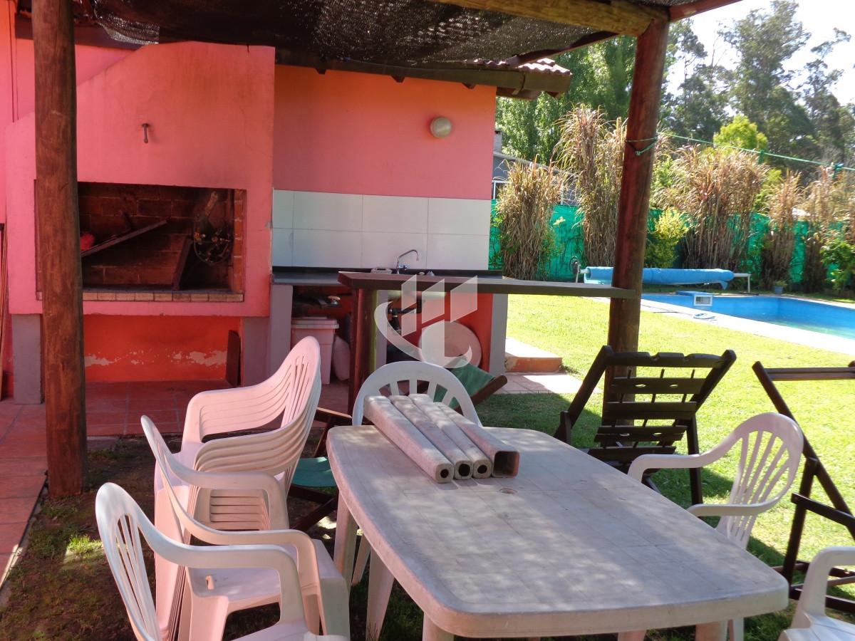 Casa ID.2109 - PUNTA DEL ESTE MARLY CASA DE 4 DORMITORIOS PISCINA EN ALQUILER TEMPORAL