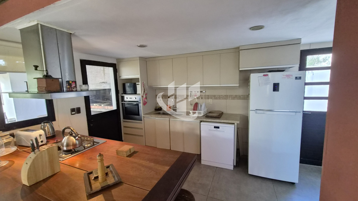 Casa ID.2617 - Casa en Alquiler Anual, 4 dormitorios en suite, Montoya, La Barra