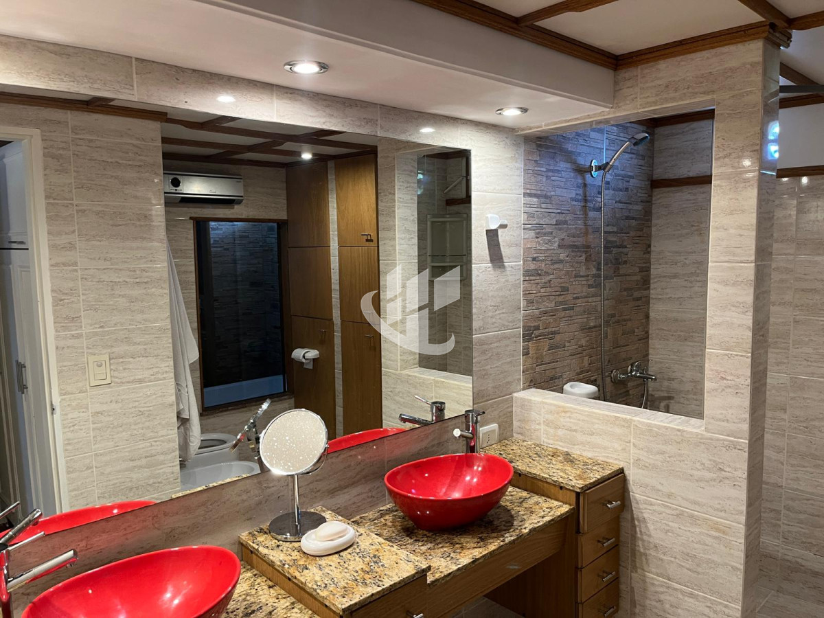 Casa ID.978 - ALQUILER CASA  ANUAL PUNTA DEL ESTE   MODERNA ,PISCINA CLIMATIZADA 