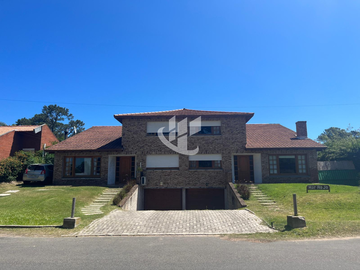 Casa ID.978 - ALQUILER CASA  ANUAL PUNTA DEL ESTE   MODERNA ,PISCINA CLIMATIZADA 