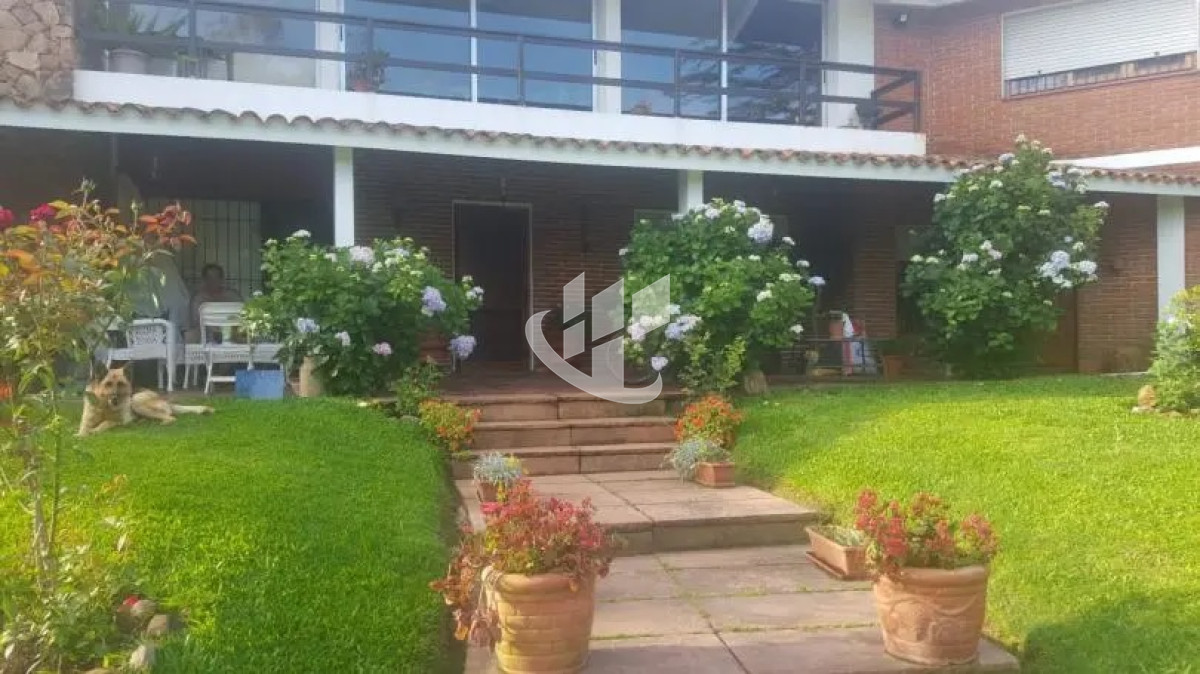 Casa ID.1949 - PUNTA DEL ESTE MANSA A 600 M DEL MAR CASA DE 6 DORMITORIOS PISCINA