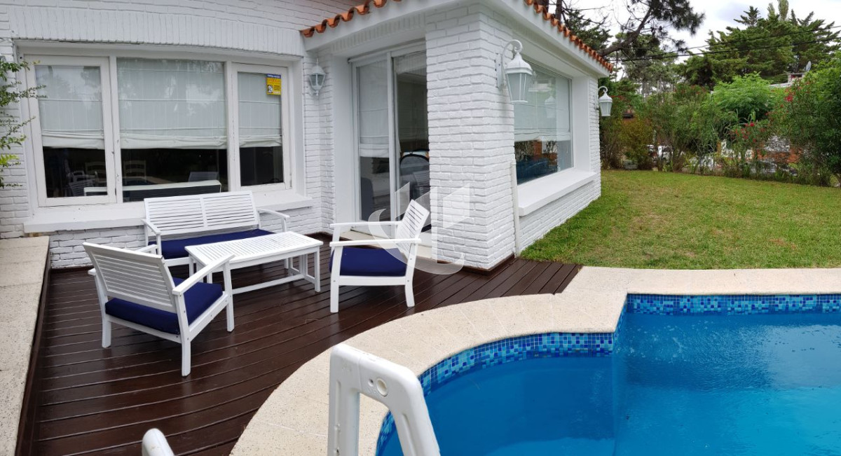 Casa ID.1970 - Casa en alquiler anual de tres dormitorios con piscina en San Rafael- Brava Punta del Este