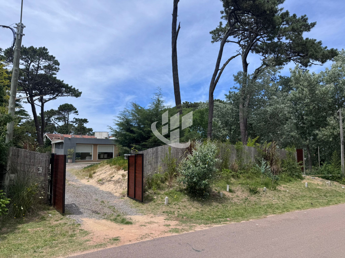 Casa ID.2350 - Alquiler temporada Casa 2 dormitorios, zona Playa Brava, Punta del este.