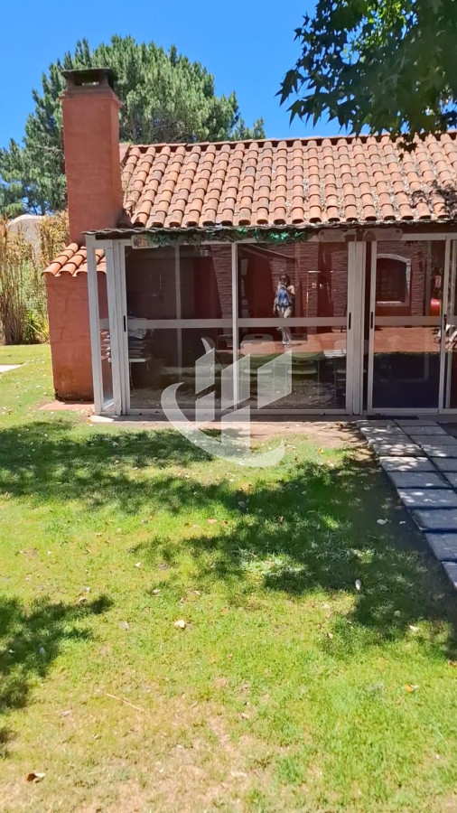 Casa ID.1609 - Casa en venta, 5 dormitorios y barbacoa cerrada. Tio Tom, Maldonado