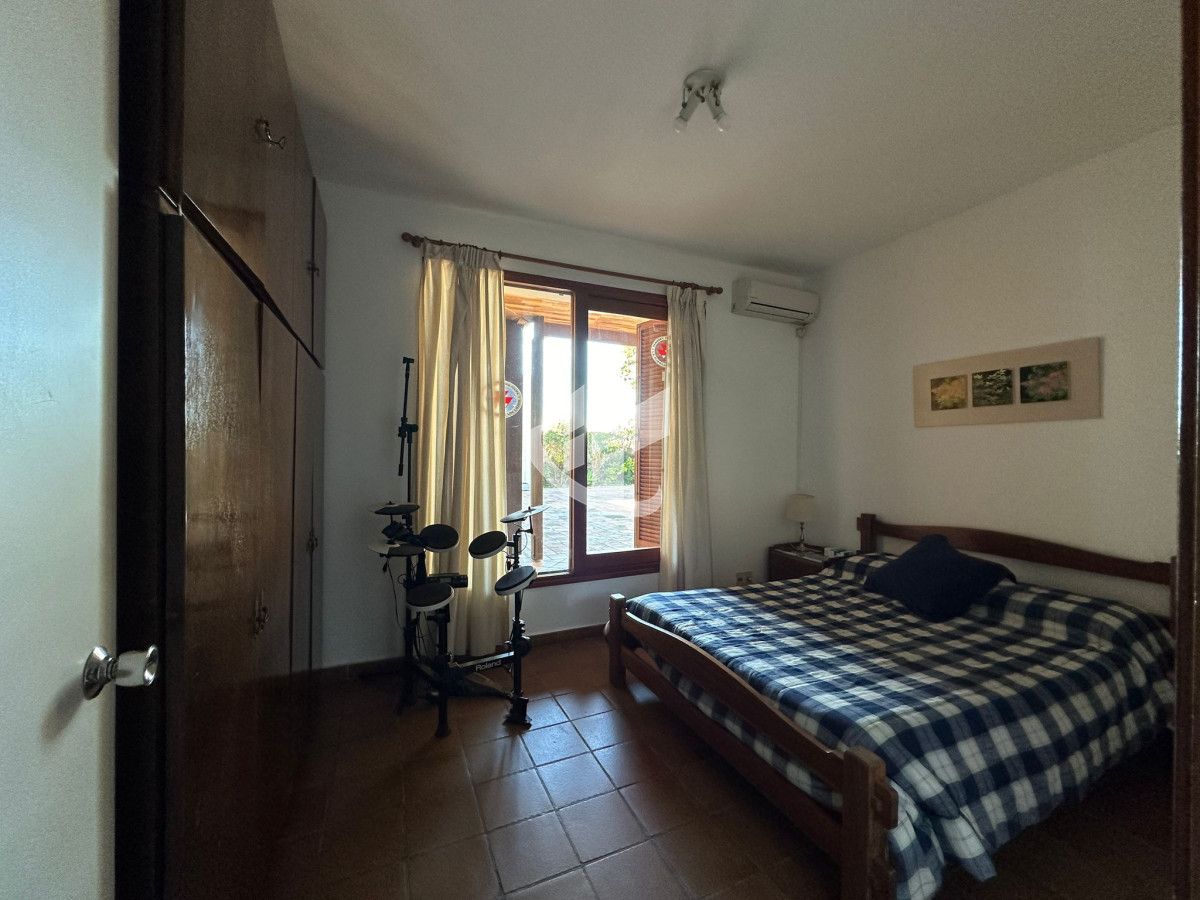 Casa ID.1419 - CASA CENTRICA EN MERCEDES LISTA PARA INGRESAR, CON 1.000 M2 DE TERRENO