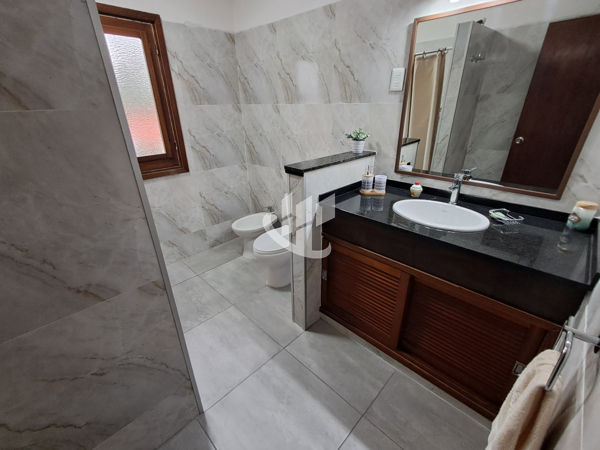 Casa ID.1667 - PUNTA DEL ESTE LAS DELICIAS DUPLEX 2 DORMITORIOS 2 BAÑOS ALQUILER ANUAL 