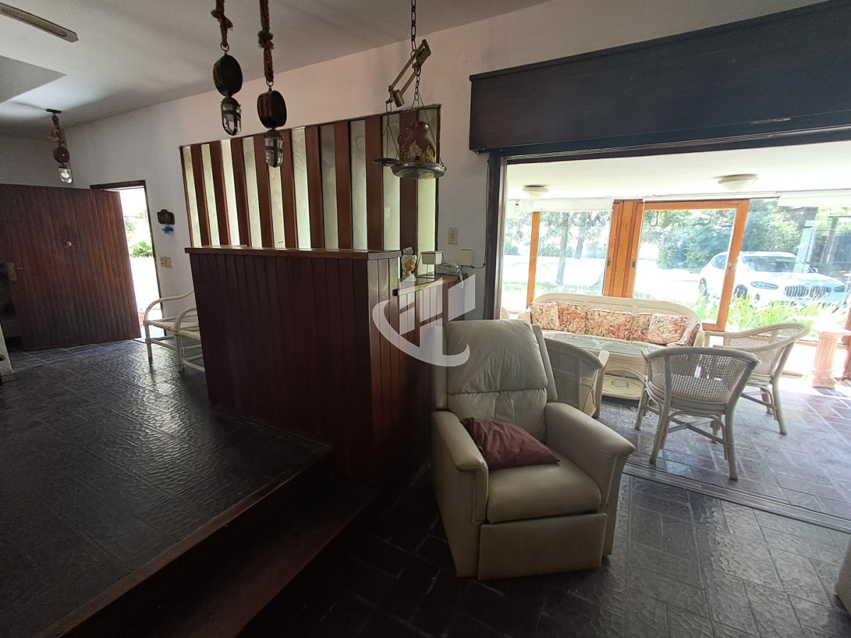 Casa ID.2333 - PUNTA DEL ESTE MANSA A METROS DEL MAR HERMOSA PROPIEDAD CON POTENCIAL