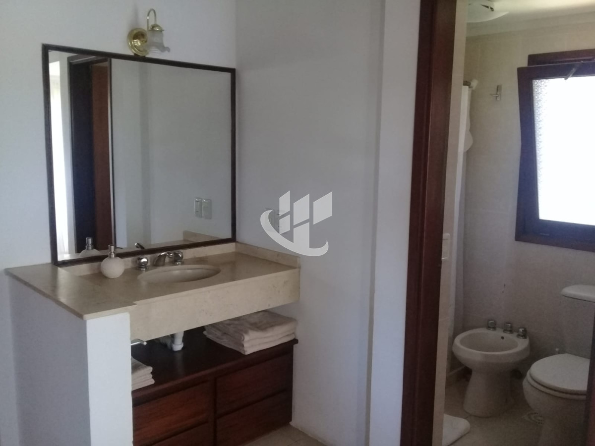 Casa ID.2109 - PUNTA DEL ESTE MARLY CASA DE 4 DORMITORIOS PISCINA EN ALQUILER TEMPORAL