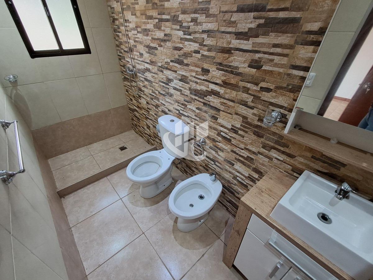 Casa ID.1349 - PUNTA BALLENA CLUB DEL LAGO CASA 3 DORMITORIOS CON PARRILLERO TECHADO VENTA