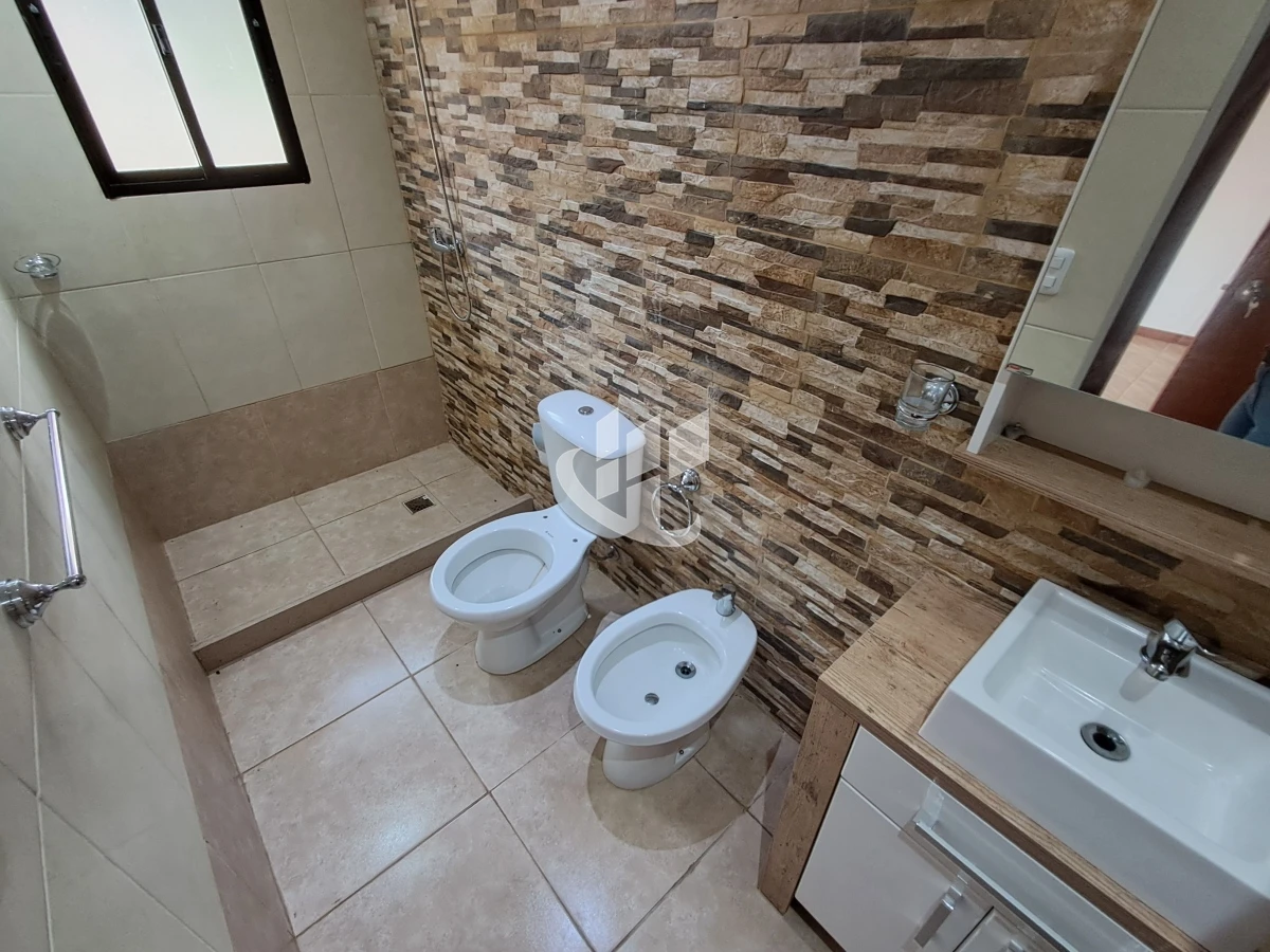 Casa ID.1349 - PUNTA BALLENA CLUB DEL LAGO CASA 3 DORMITORIOS CON PARRILLERO TECHADO VENTA