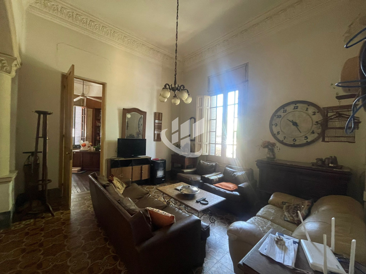 Casa ID.944 - EXCEPCIONAL ESQUINA CON 81 M2 DE FRENTE