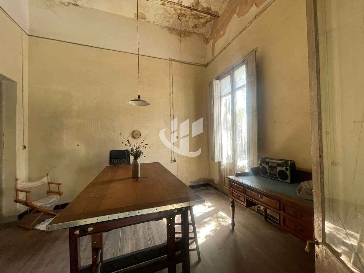 Casa ID.944 - EXCEPCIONAL ESQUINA CON 81 M2 DE FRENTE